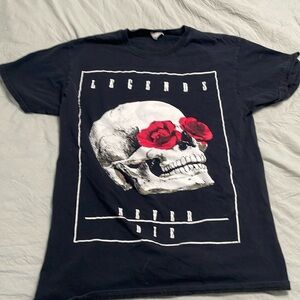 Skull T-shirt “legends never die”
